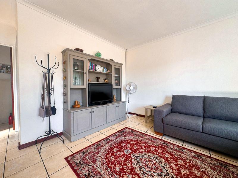 2 Bedroom Property for Sale in Oakglen Western Cape